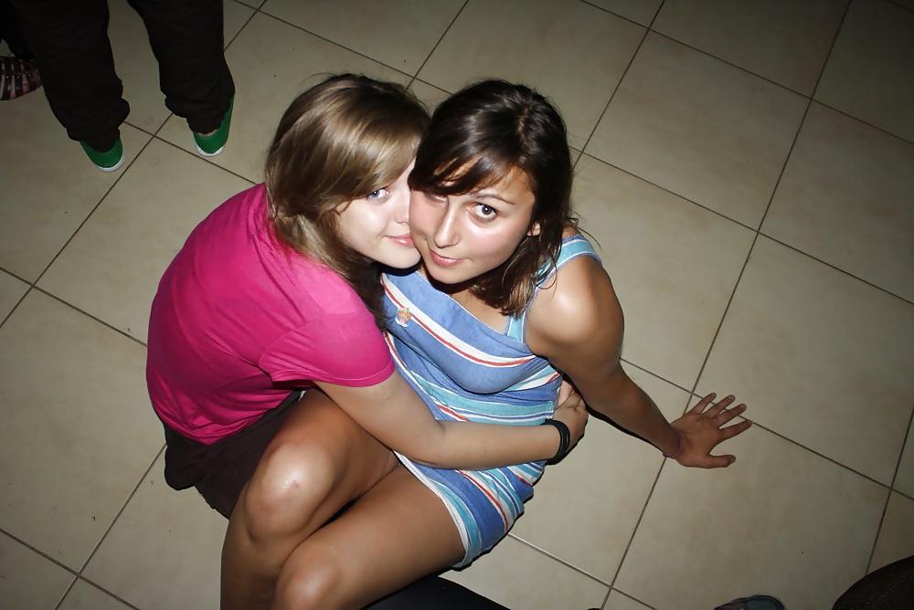 25P Girls Kissing Girls 16