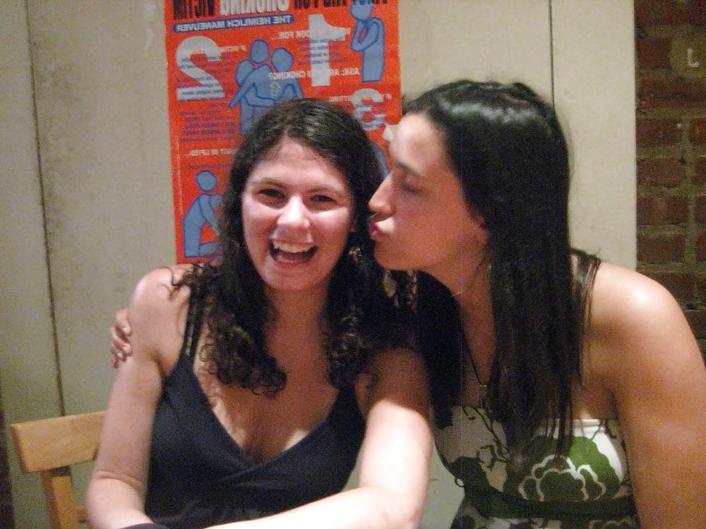 25P Girls Kissing Girls 16