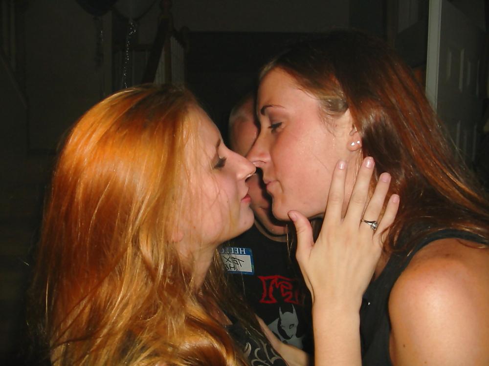 25P Girls Kissing Girls 16