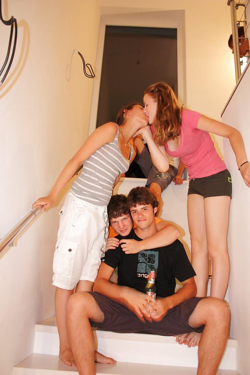 25P Girls Kissing Girls 16