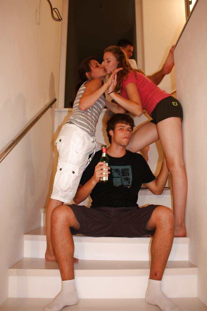25P Girls Kissing Girls 16