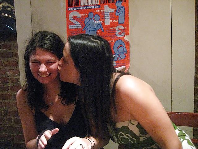 25P Girls Kissing Girls 16