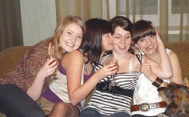 25P Girls Kissing Girls 16