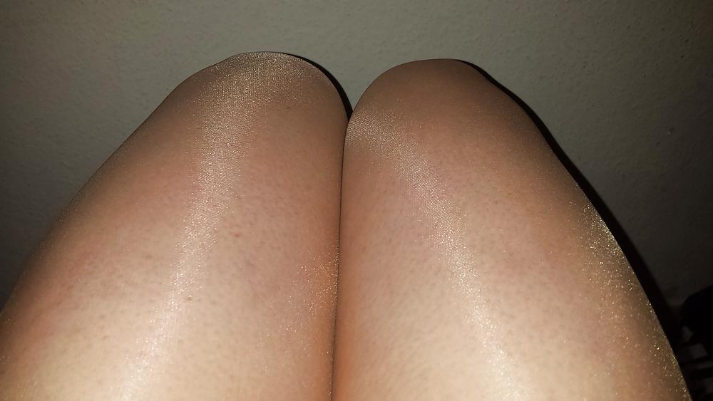 25P New pantyhose and lace dress