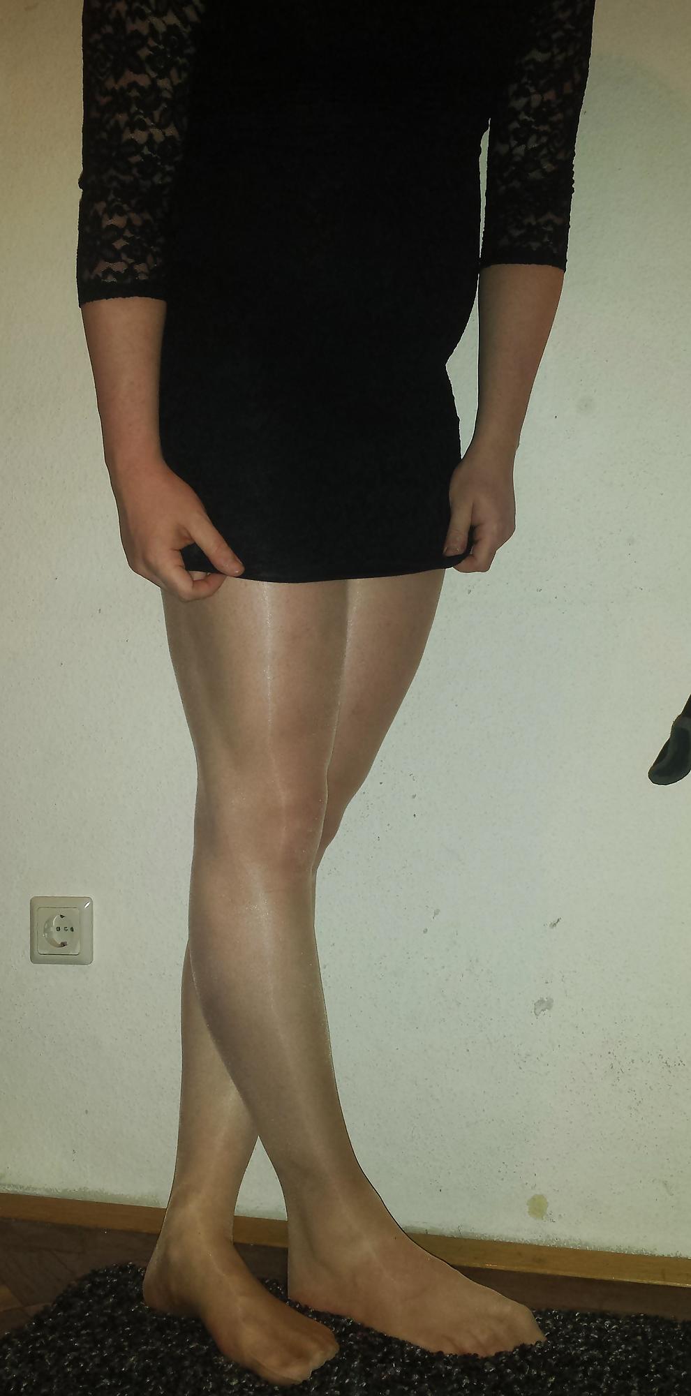 25P New pantyhose and lace dress
