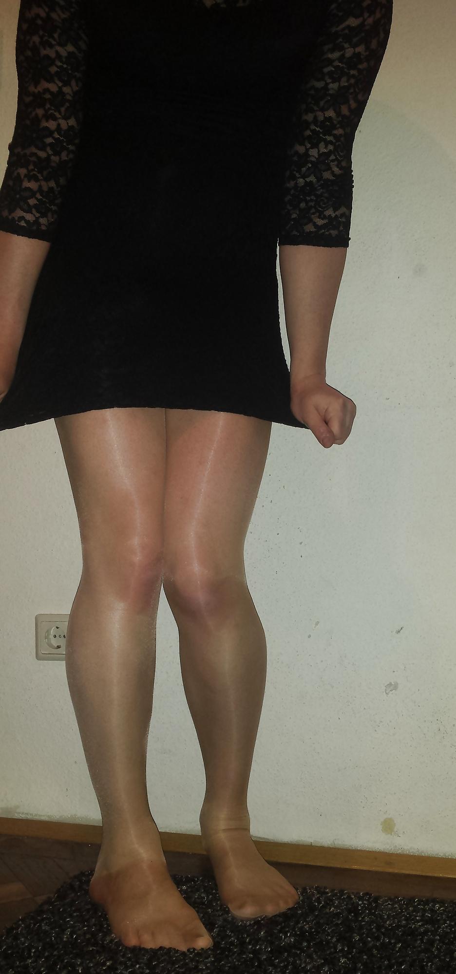 25P New pantyhose and lace dress