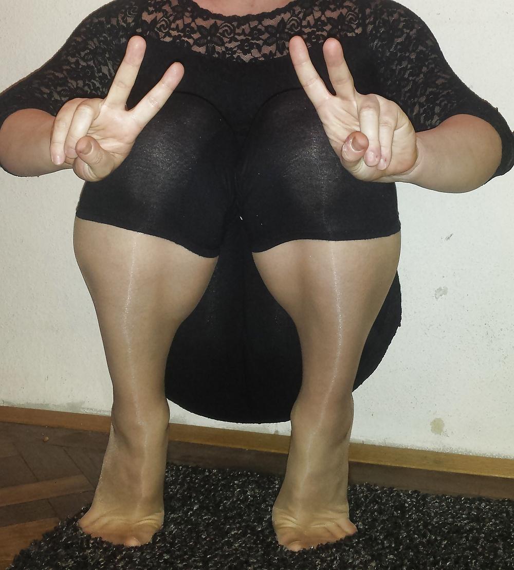 25P New pantyhose and lace dress
