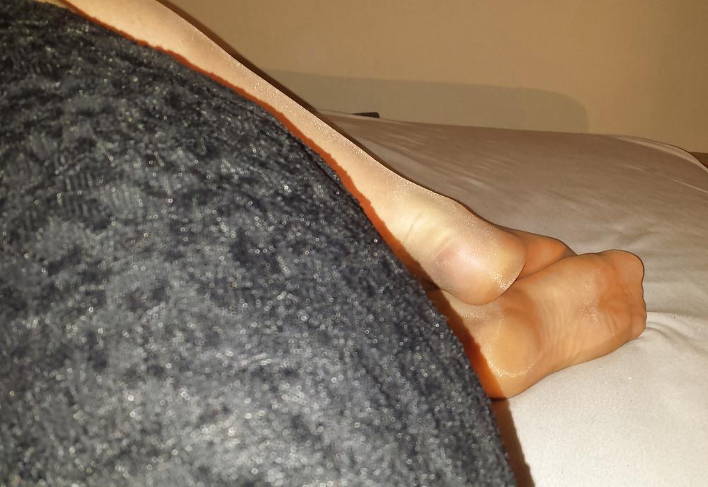 25P New pantyhose and lace dress