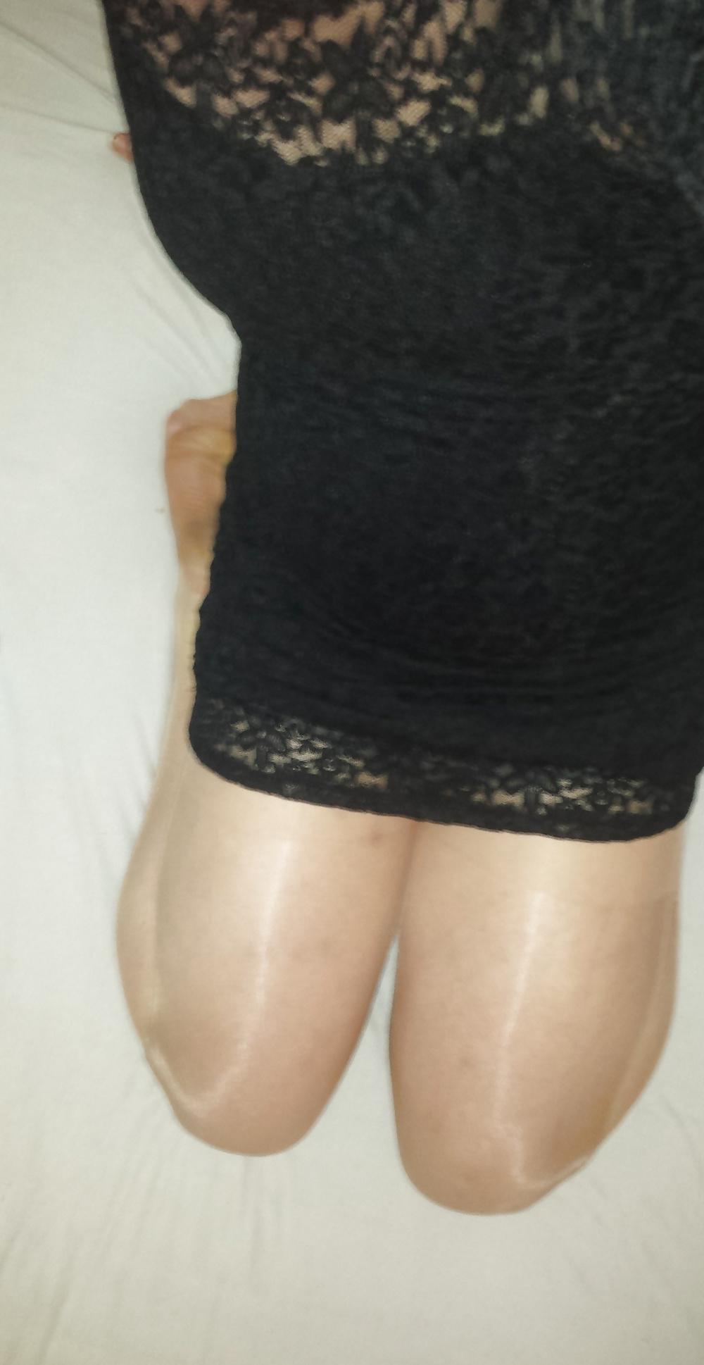 25P New pantyhose and lace dress
