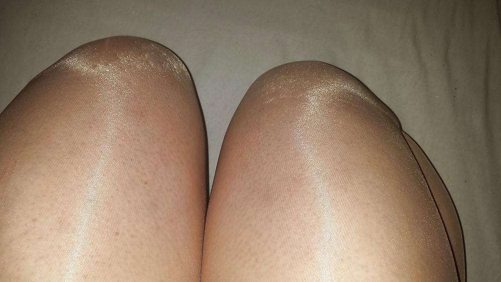 25P New pantyhose and lace dress
