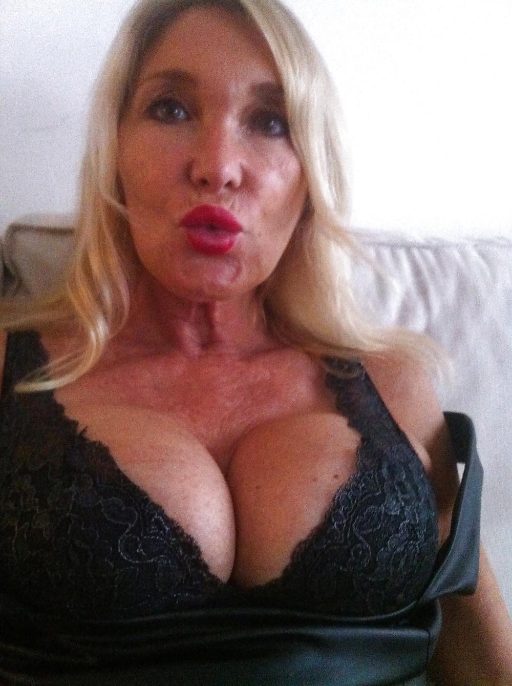 25P Lisa elegant classy whore 1