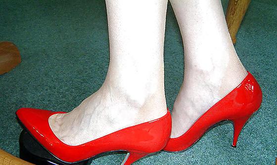 24P Mature leggy lady shops sews