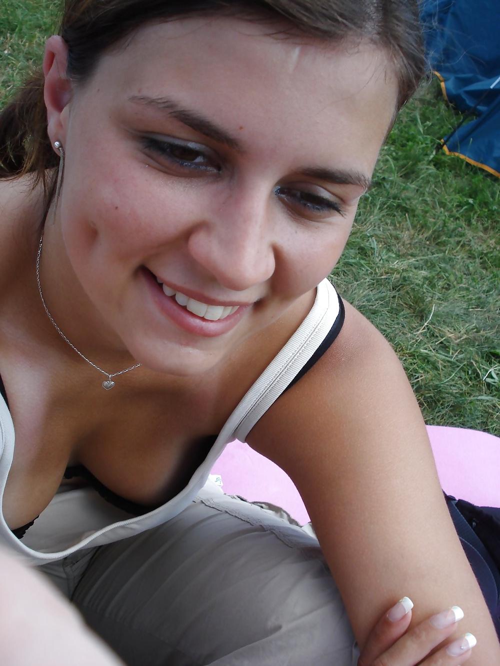 25P NICE CLEAVAGE 6