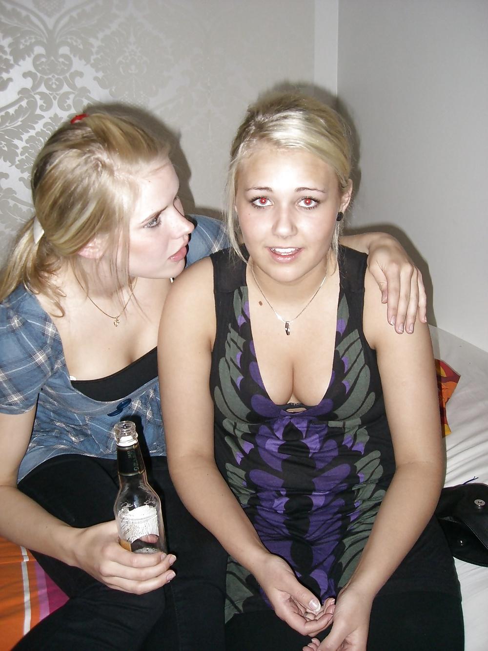 25P NICE CLEAVAGE 6