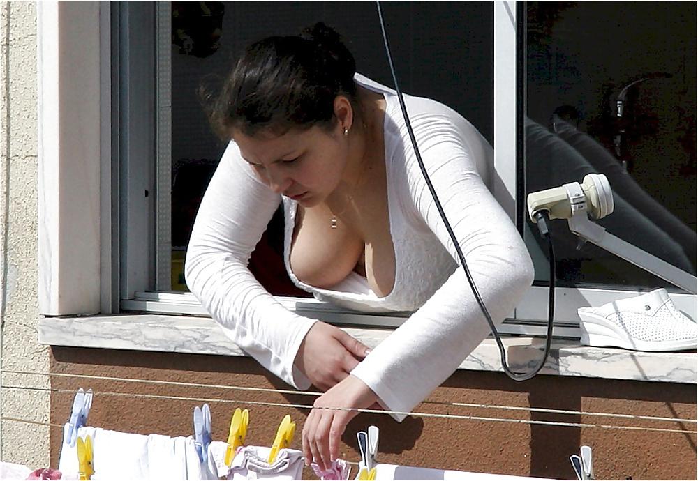 25P NICE CLEAVAGE 6