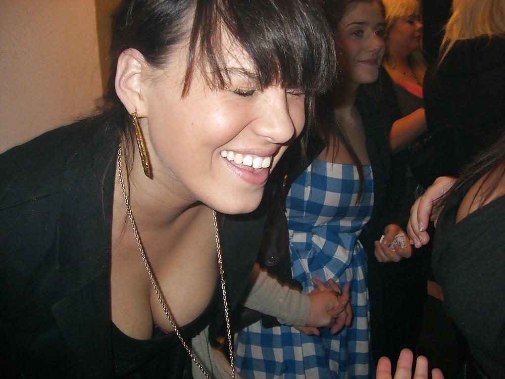 25P NICE CLEAVAGE 6