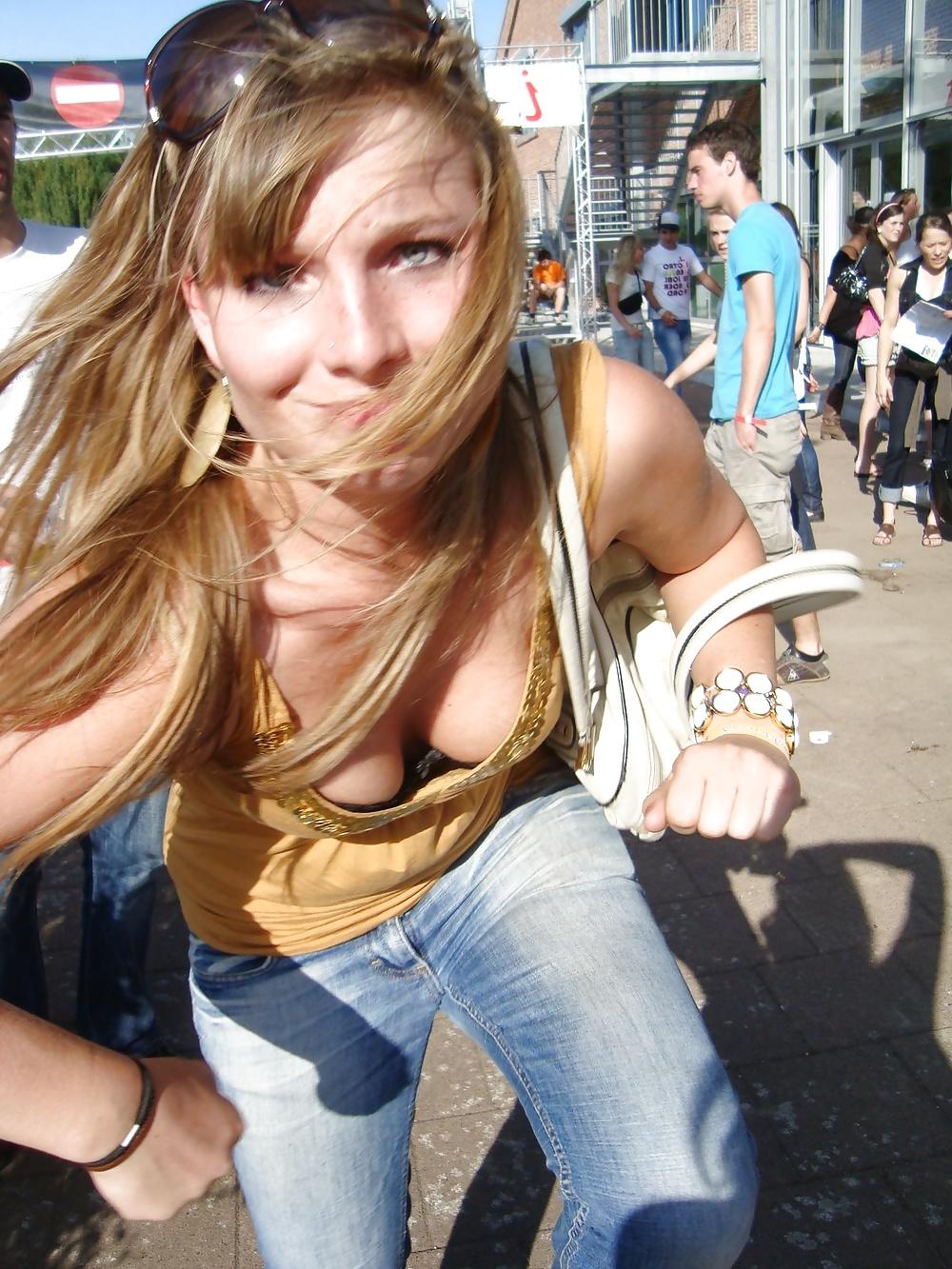 25P NICE CLEAVAGE 6