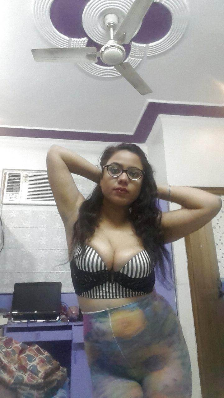 14P Indian BBW Slut PAWG wife posing nude in tights for comments