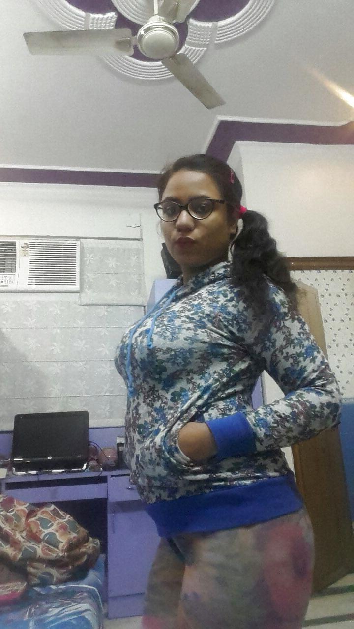 14P Indian BBW Slut PAWG wife posing nude in tights for comments