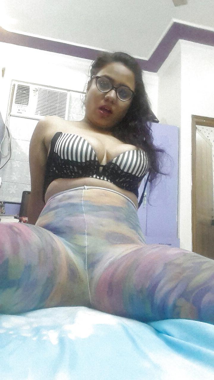 14P Indian BBW Slut PAWG wife posing nude in tights for comments