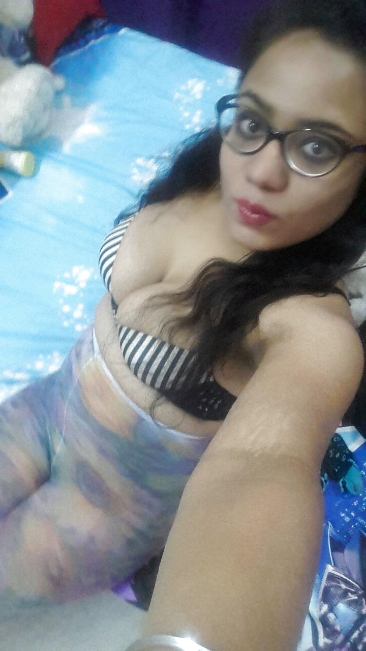 14P Indian BBW Slut PAWG wife posing nude in tights for comments