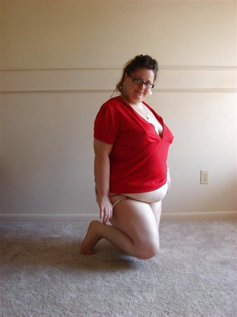 25P Gorgeous BBW! Four-eyes Mom with Tats