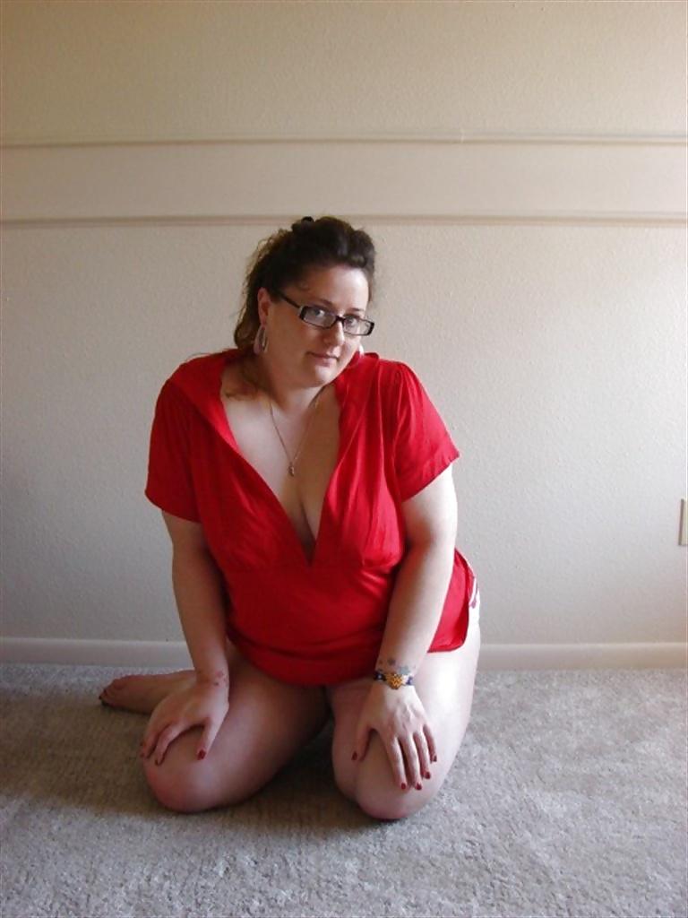 25P Gorgeous BBW! Four-eyes Mom with Tats