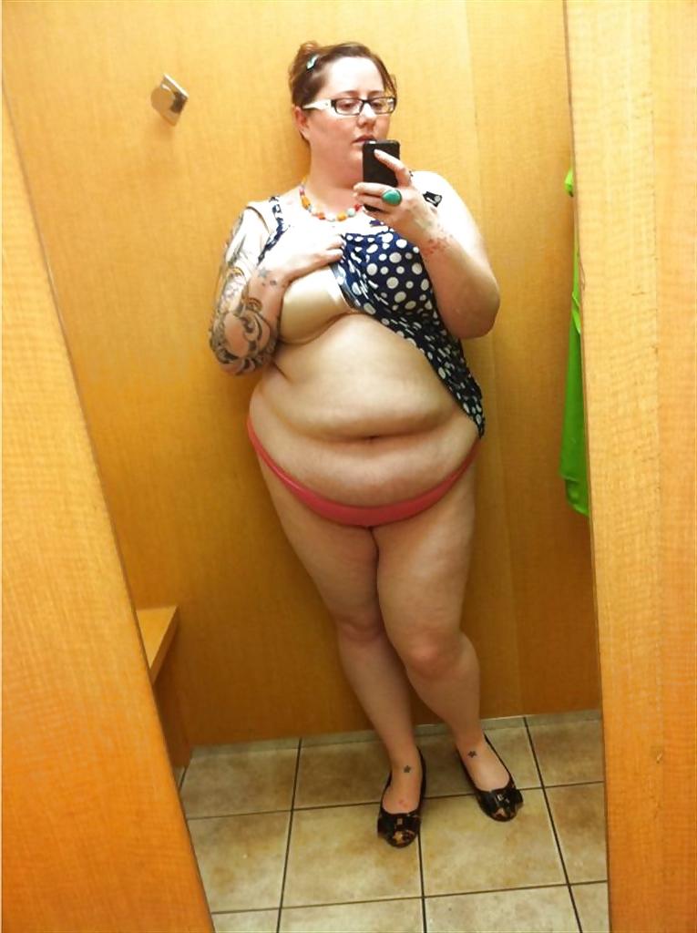 25P Gorgeous BBW! Four-eyes Mom with Tats