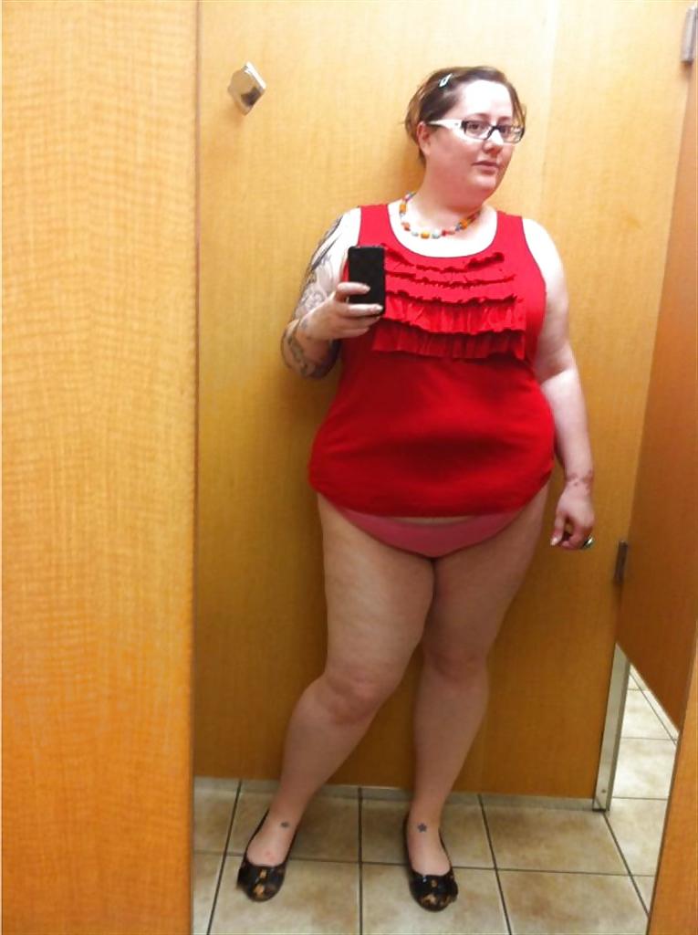 25P Gorgeous BBW! Four-eyes Mom with Tats