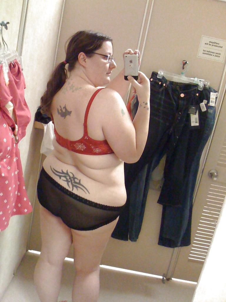 25P Gorgeous BBW! Four-eyes Mom with Tats