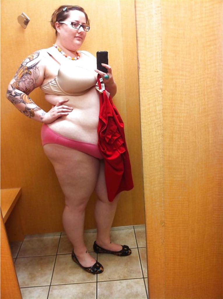 25P Gorgeous BBW! Four-eyes Mom with Tats