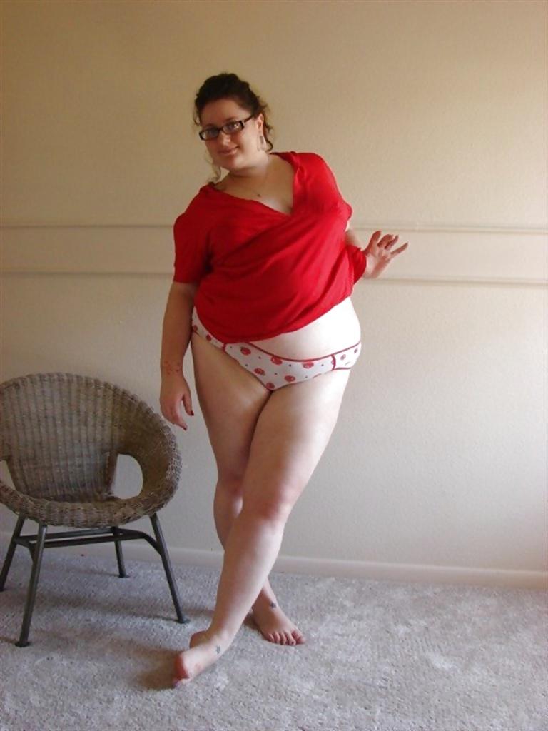 25P Gorgeous BBW! Four-eyes Mom with Tats