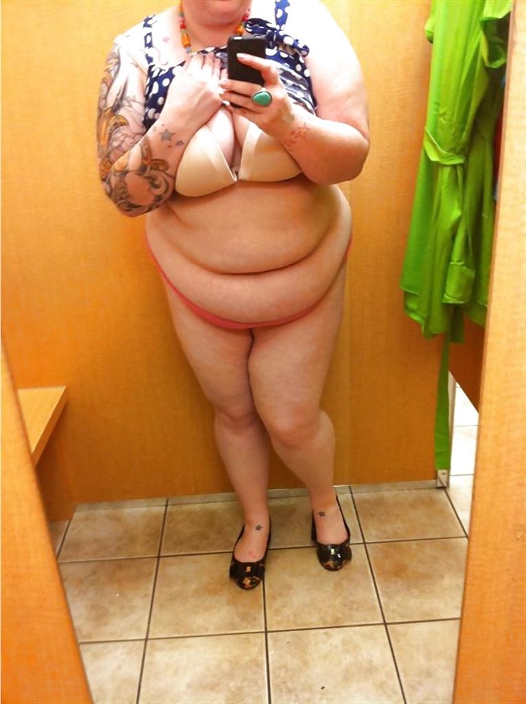 25P Gorgeous BBW! Four-eyes Mom with Tats