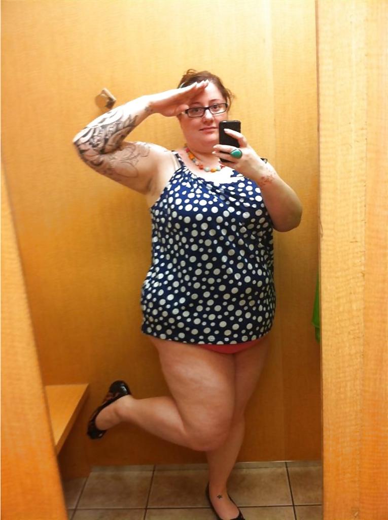 25P Gorgeous BBW! Four-eyes Mom with Tats