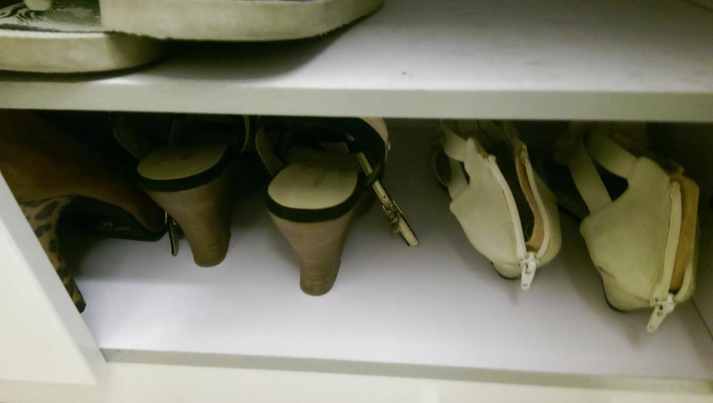 8P Neighbor's shoe cabinet 