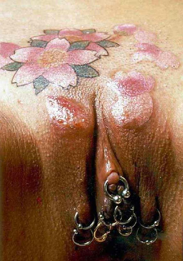 17P KEY - Labia Tattoo 01