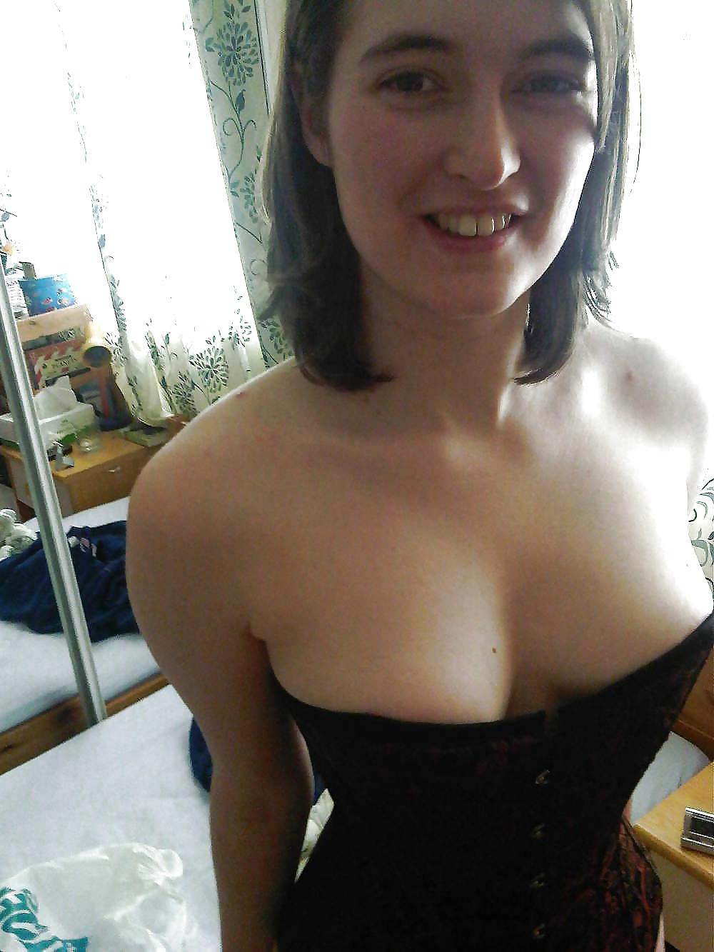 25P Sexy MILF Cleavage 1