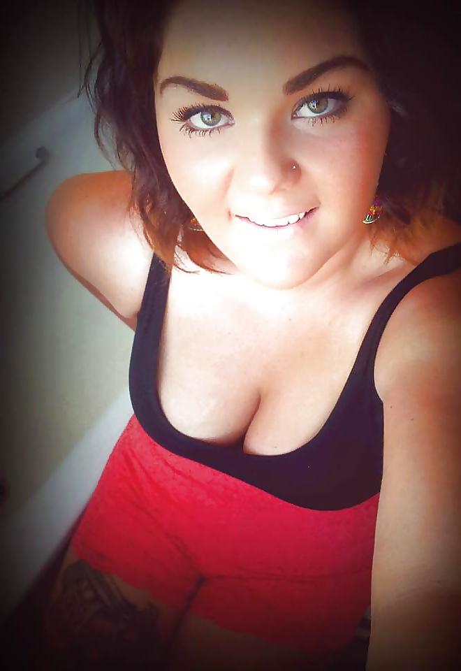 25P Sexy Teen Cleavage 1