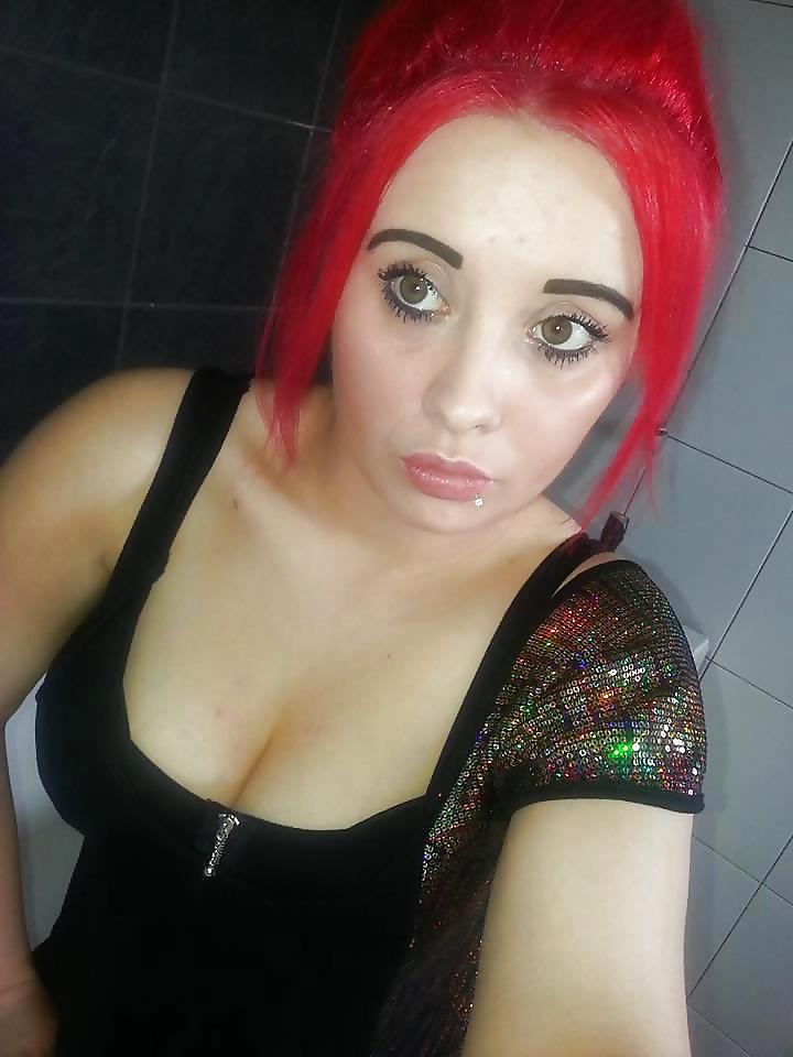 25P Sexy Teen Cleavage 1