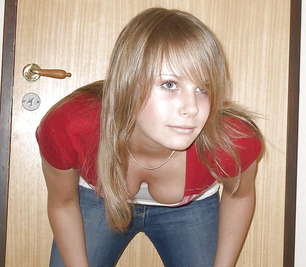 25P Sexy Teen Cleavage 1