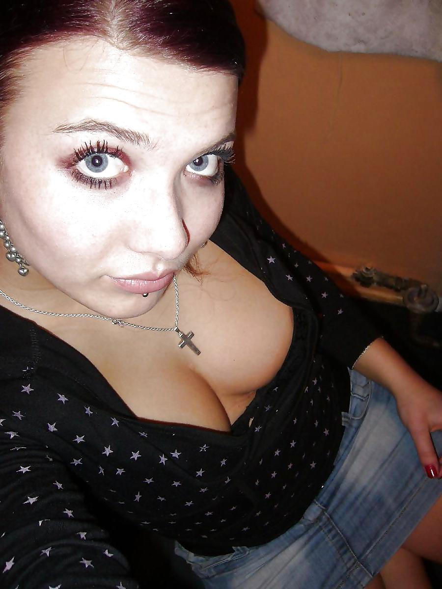 25P Sexy Teen Cleavage 1
