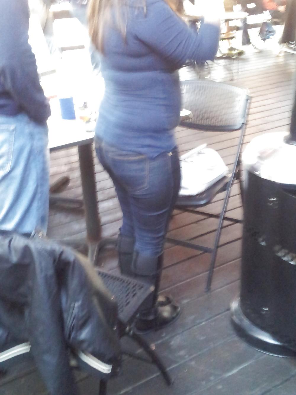 4P Candid ass cleavage