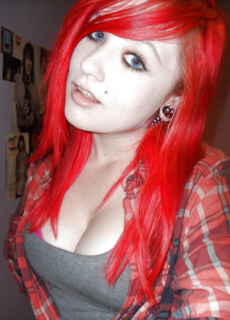 25P Busty Teens Cleavage 6