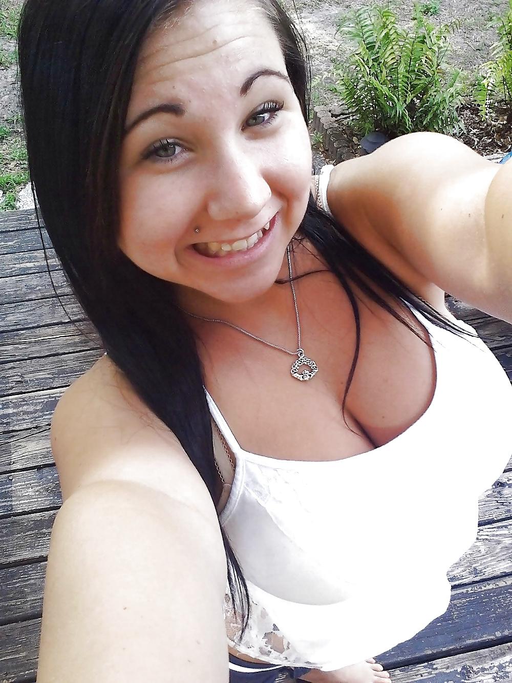 25P Busty Teens Cleavage 6