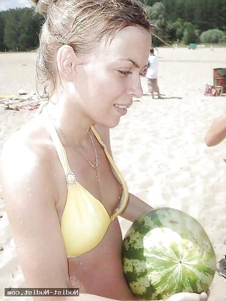 14P Nippel slip and small tits