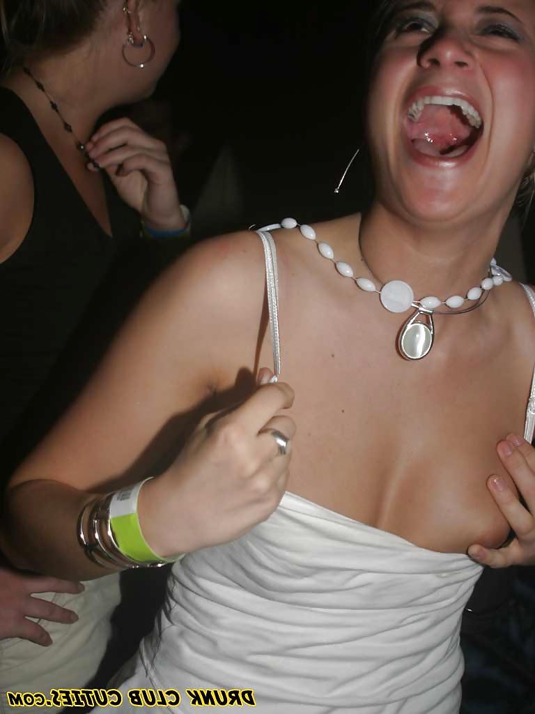 25P Downblouse Nipples and Cleavage - 6