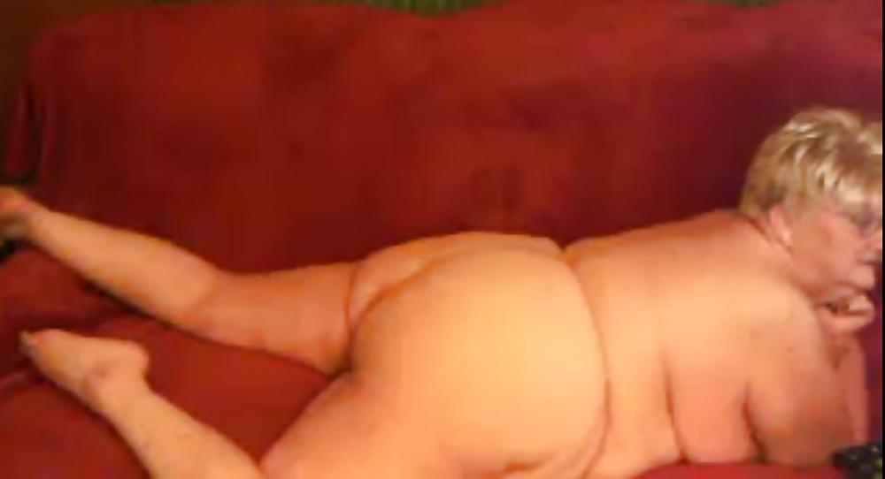 11P Red sofa bbw granny