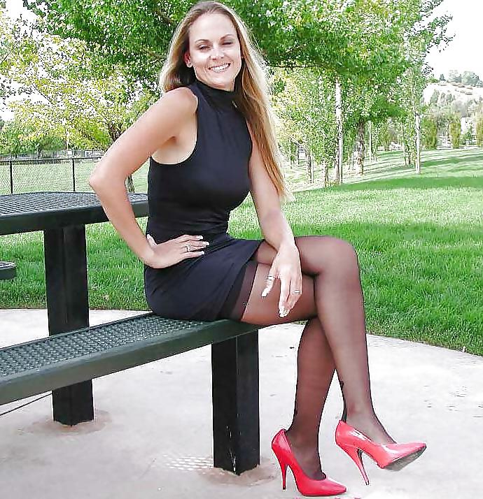 25P Sexy amateur stocking tops in public