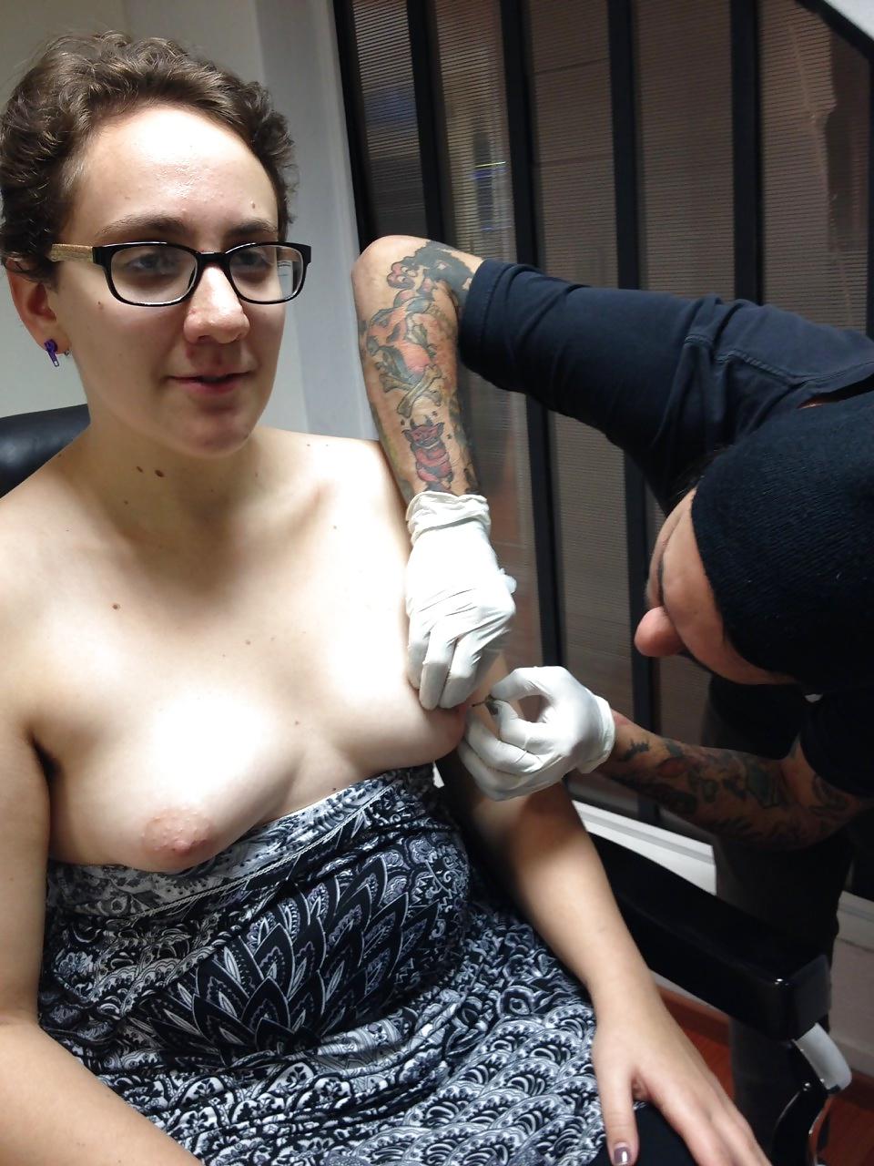 7P Short hair chick getting nipples pierced