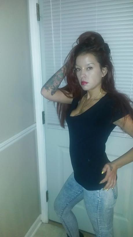 10P Latina cleavage